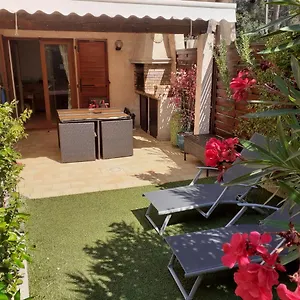 Hébergement de vacances Club Dans Résidence Fermée Et Arborée 10min A Pied De La, Sanary-sur-Mer